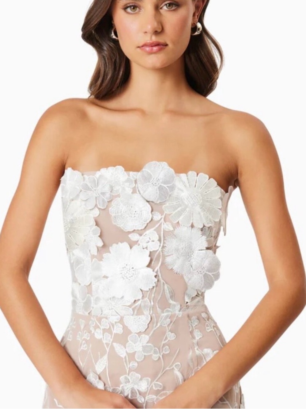 BNWT ELLIAT revolve 3D flowers appliqué mini tiered dress - Picture 2 of 15